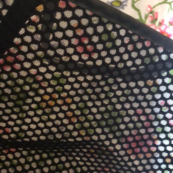 VS mesh beach tote - Picture 3 of 3